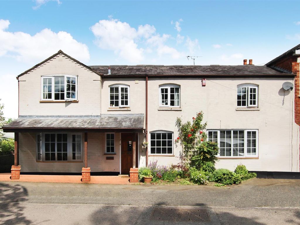 4 bed semidetached house to rent in Church Road, heath, Redditch