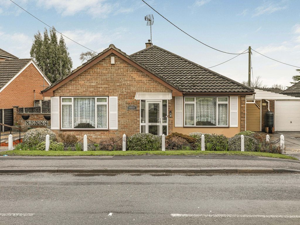 3 bed detached bungalow for sale in 15 Oxford Road, Horspath OX33, £