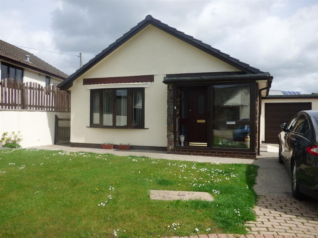 2 bed bungalow for sale in Heol Penllain, Peniel, Carmarthen SA32 Zoopla