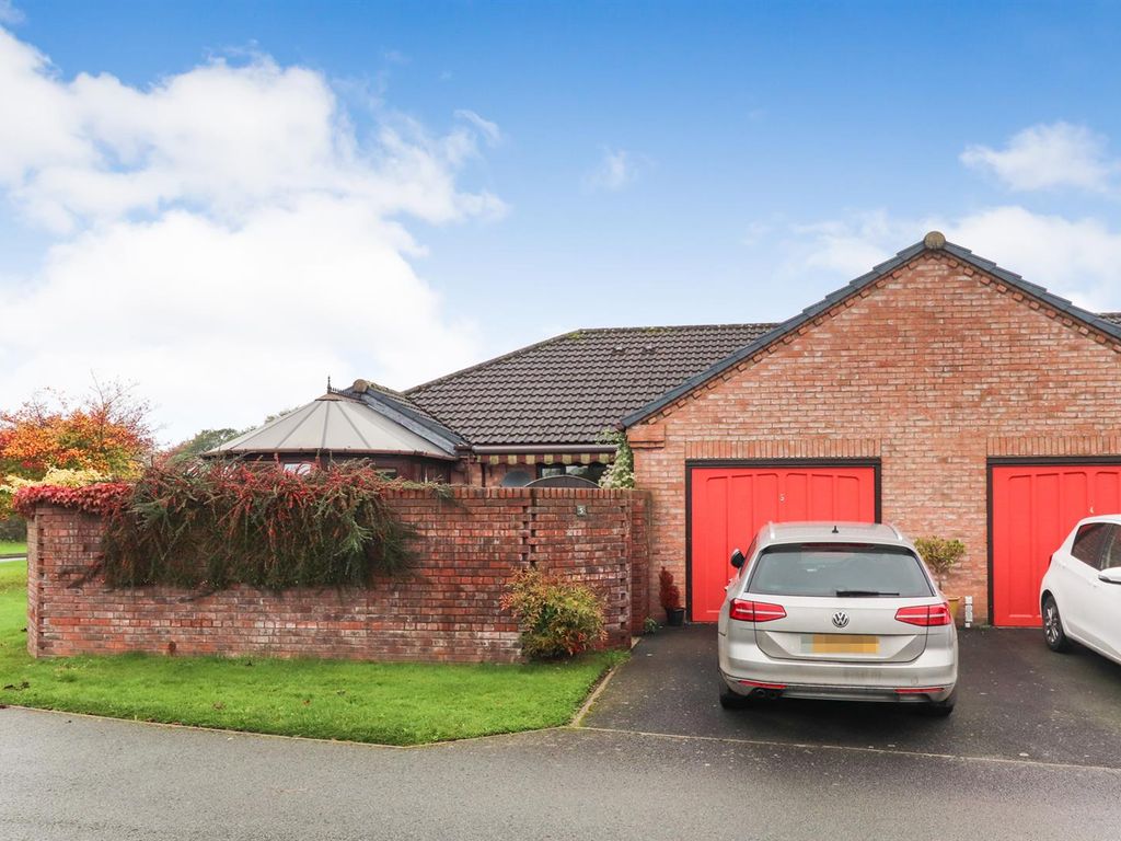 2 bed property for sale in Meadowbrook Court, Twmpath Lane, Gobowen