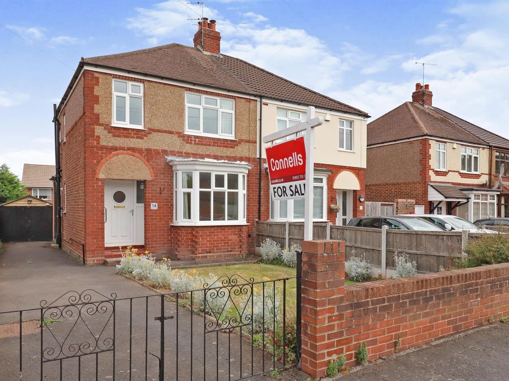 3 bed semidetached house for sale in Meadow Road, Albrighton