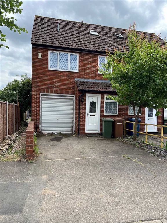 4 bed semidetached house for sale in Columbia Avenue, Edgware HA8 Zoopla