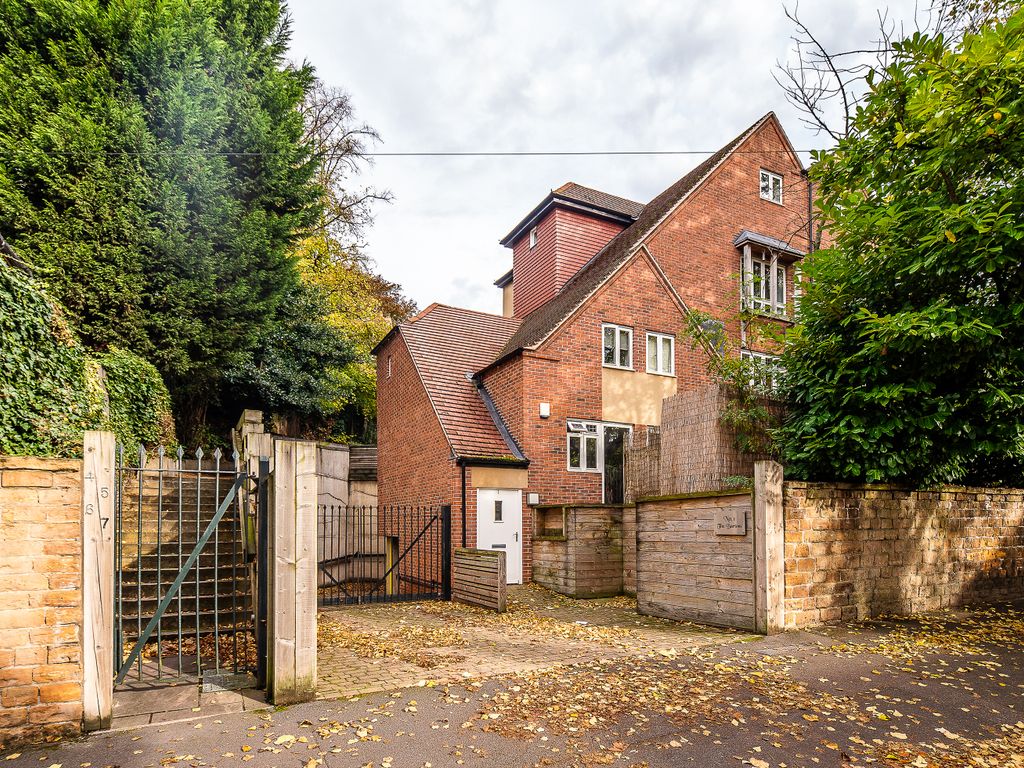 2 bed flat for sale in Harrington Drive, Nottingham NG7, £259,950 Zoopla