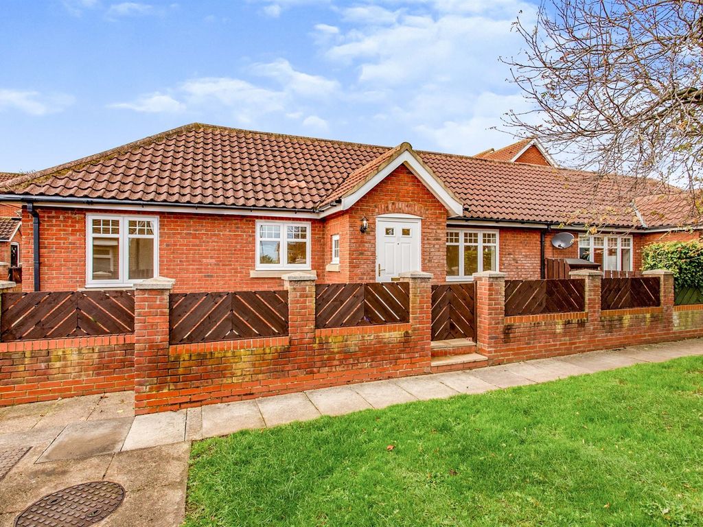 3 bed semidetached bungalow for sale in Manor Garth, Seamer
