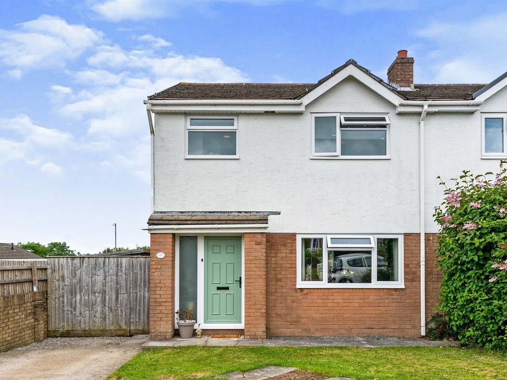 3 bed semidetached house for sale in Highfields, Brackla, Bridgend
