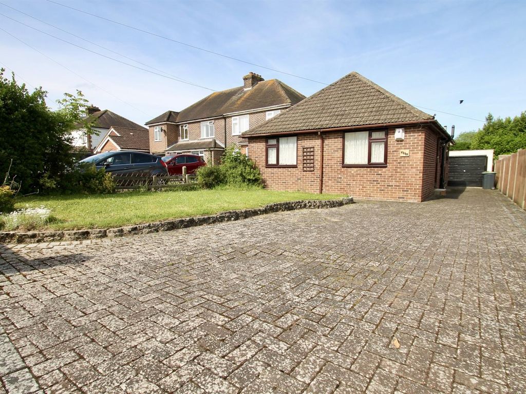 2 bed bungalow for sale in Lunsford Lane, Larkfield, Aylesford ME20, £
