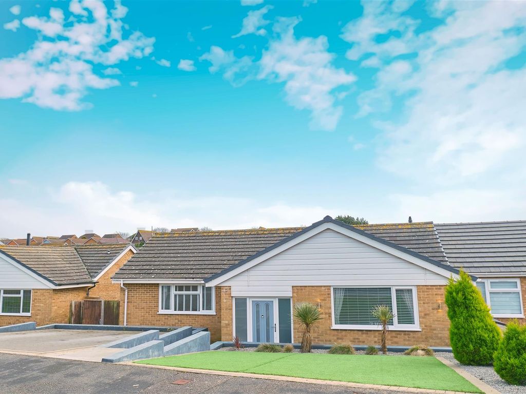 2 bed semidetached bungalow for sale in Churchill Road, Seaford BN25