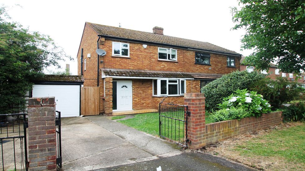 3 bed semidetached house to rent in Harmondsworth Lane, Sipson, West