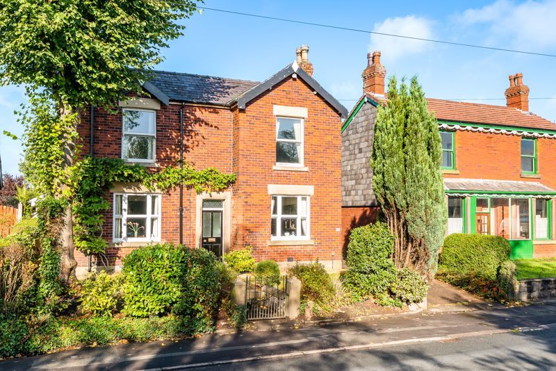 3 bed detached house for sale in Preston Road, ClaytonLeWoods