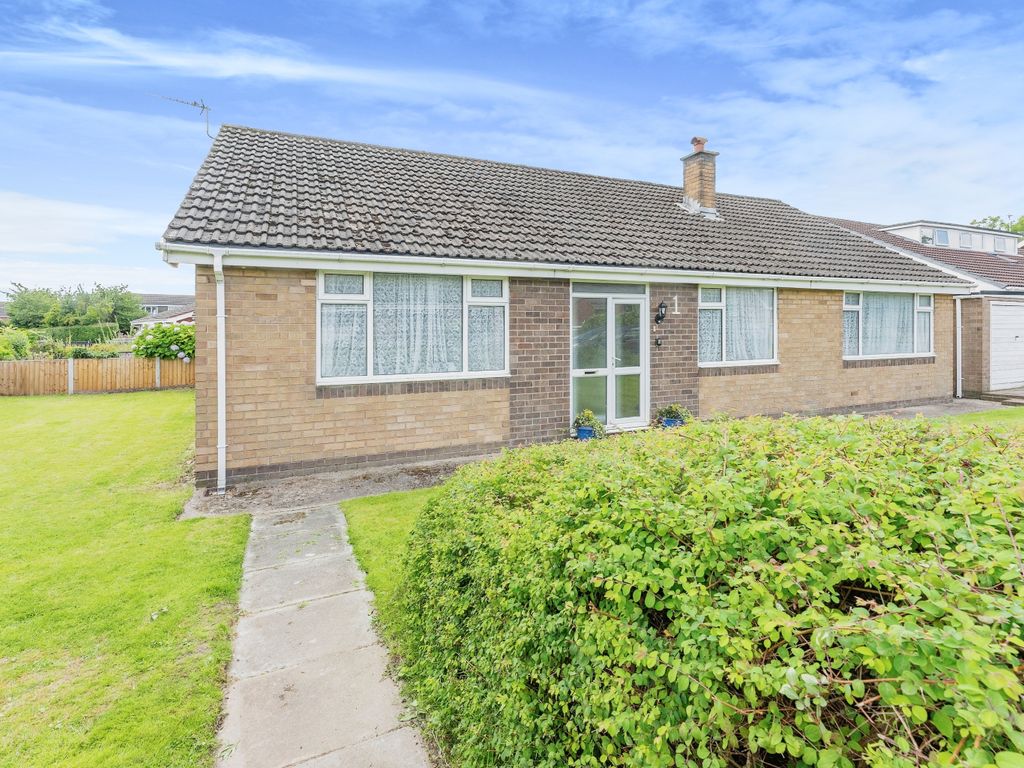 3 bed bungalow for sale in Balmoral Gardens, Ellesmere Port, Cheshire