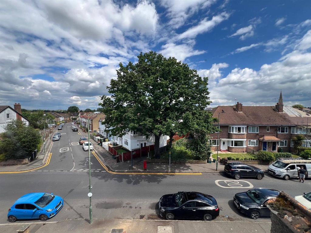 1 bed flat to rent in Parkgate Road, Wallington SM6, £1,275 pcm Zoopla