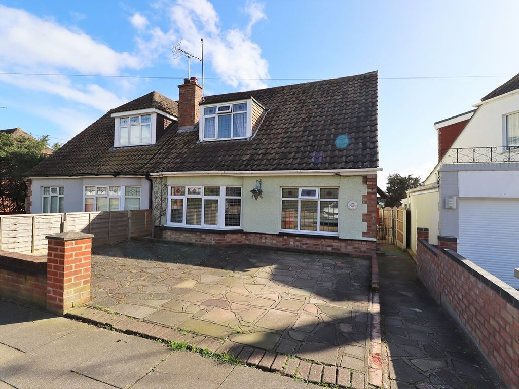 3 bed semidetached house for sale in Fairfield Crescent, Eastwood