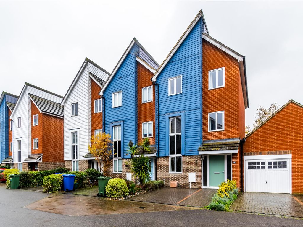 3 bed property for sale in Stewart Avenue, Faversham ME13 Zoopla