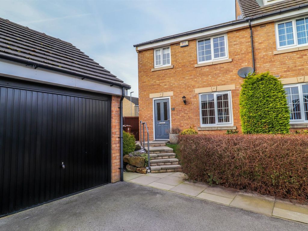 3 bed semidetached house for sale in Sovereign Road, Wakefield WF1, £