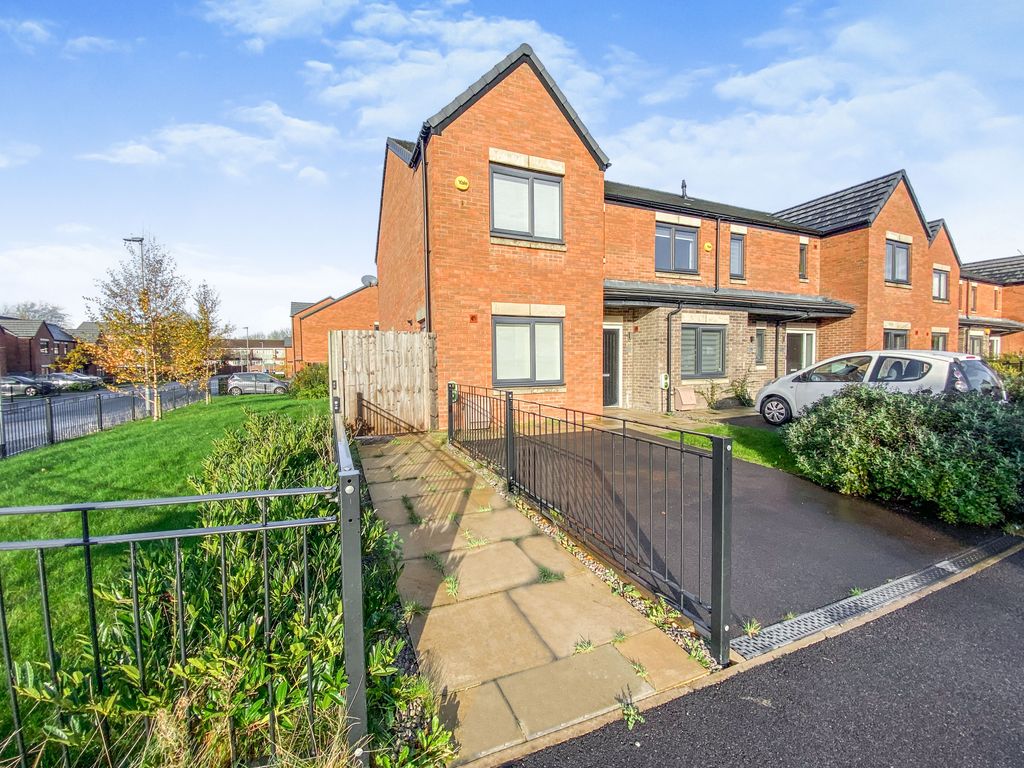 3 bed end terrace house for sale in Winstanley Road, Manchester M40