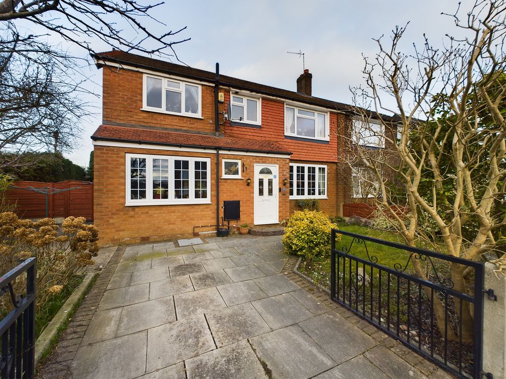 5 bed semidetached house for sale in Midland Road, Bramhall, Stockport