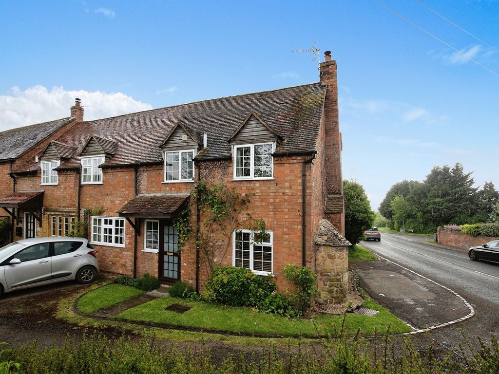 3 bed end terrace house for sale in College Farm Drive, Lower Quinton