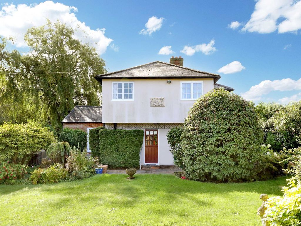 4 bed detached house for sale in Village Road, Coleshill, Amersham HP7