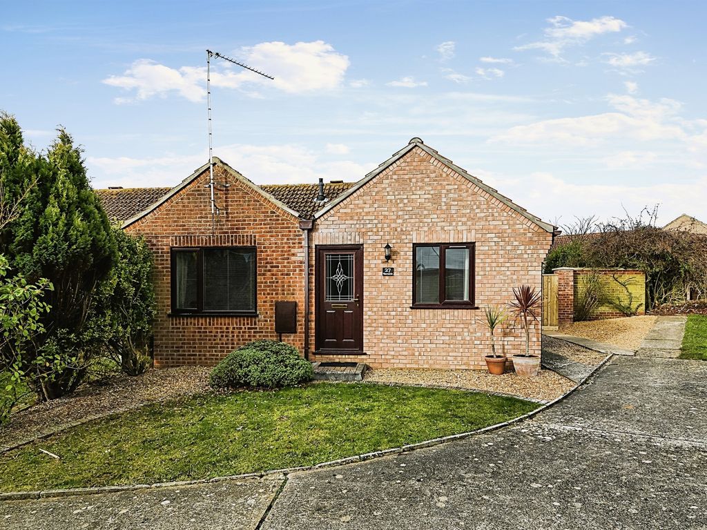 3 bed semidetached bungalow for sale in Margarets Close, Hunstanton