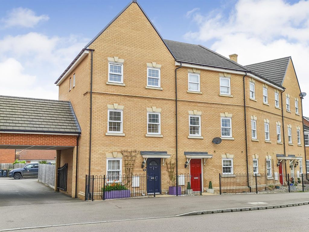 4 bed end terrace house for sale in Brooklands Avenue, Wixams, Bedford