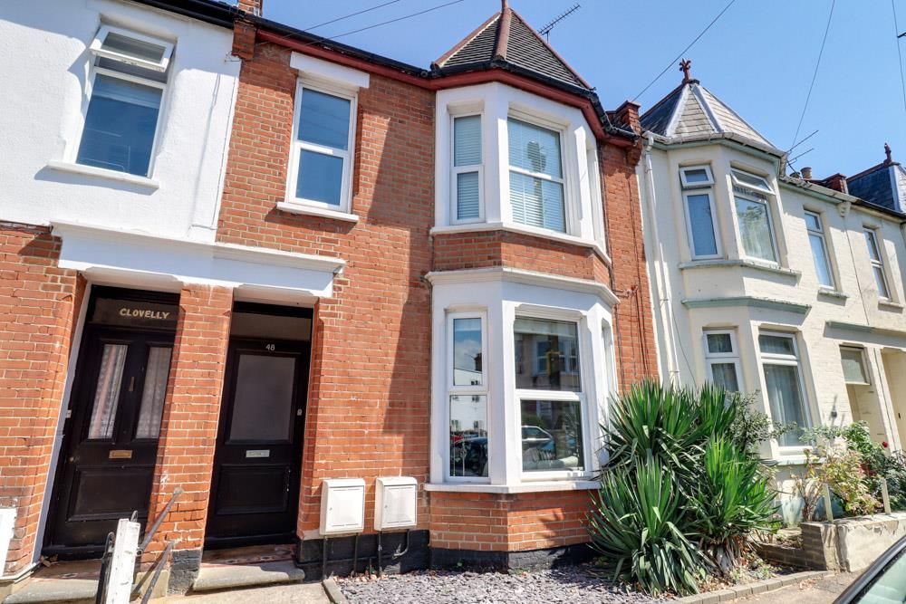 2 bed flat for sale in Fairmead Avenue, WestcliffOnSea, Essex SS0