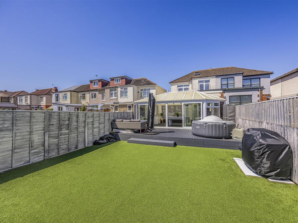 3 bed semidetached house for sale in Kimbolton Road, Baffins