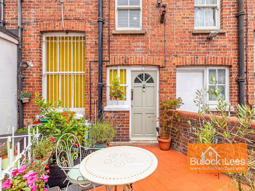 4 bed flat for sale in Sea Road, Bournemouth BH5, £220,000