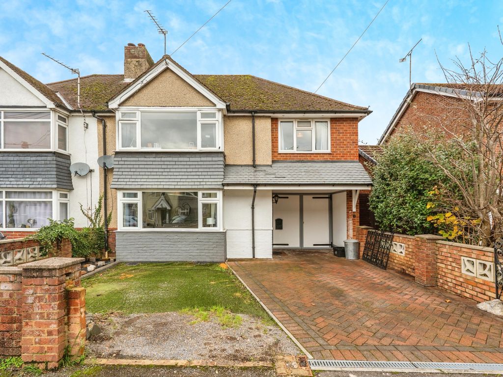 4 bed semidetached house for sale in Sutton Road, Totton, Southampton