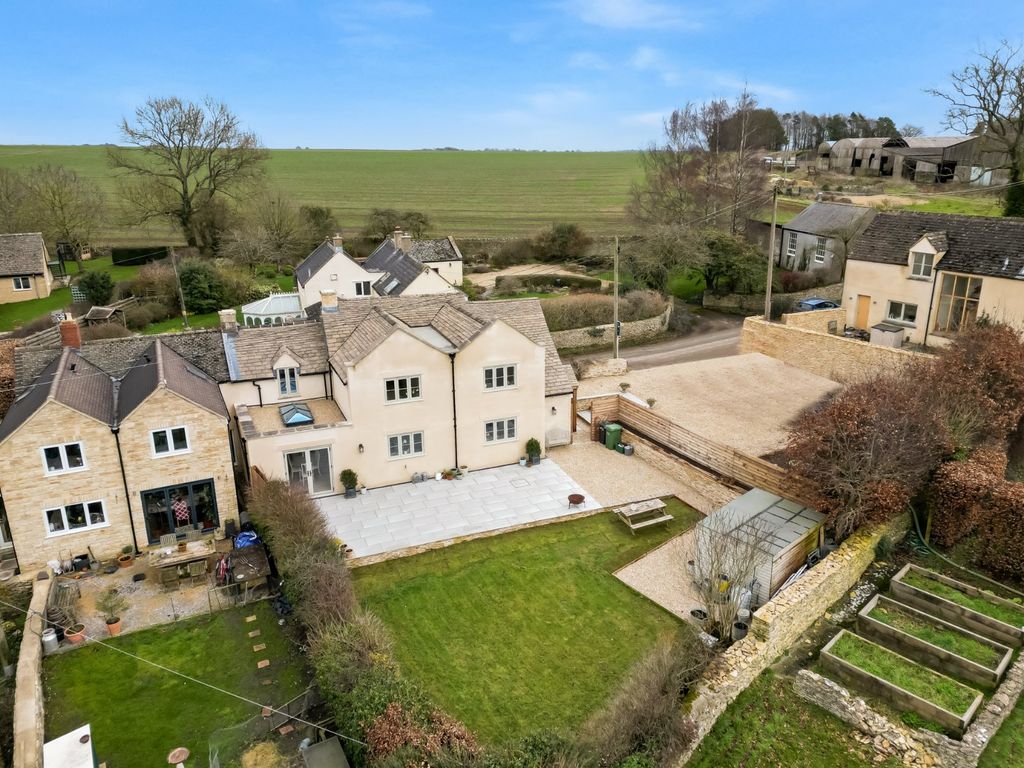 3 bed semidetached house for sale in WottonUnderEdge