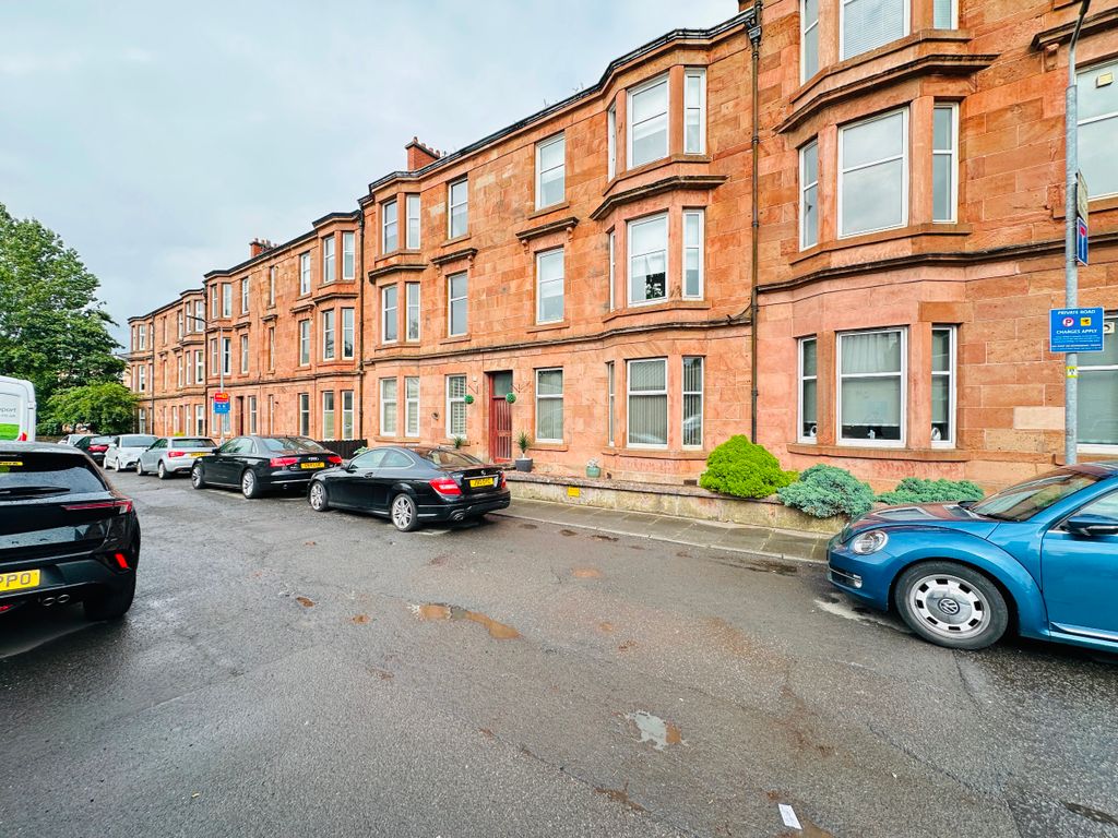 2 bed flat for sale in Griqua Terrace, Bothwell, Glasgow G71, £155,000