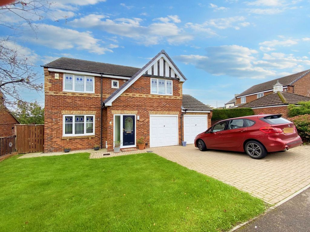 4 bed detached house for sale in Castlehills, Castleside, Consett DH8