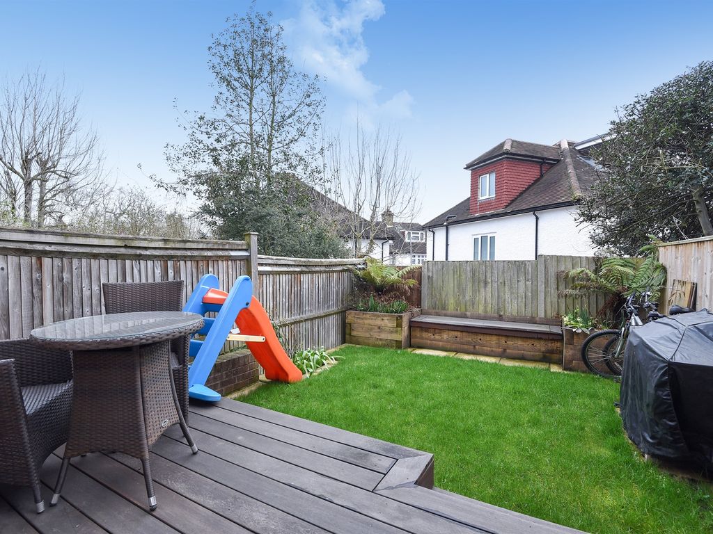 George Wyver Close, London SW19