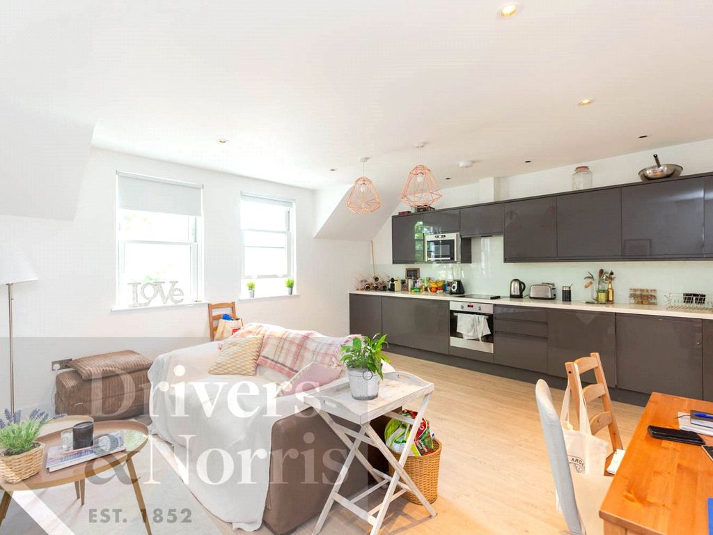 2 bed flat to rent in High Road, East Finchley, London N2, £2,000 pcm Zoopla