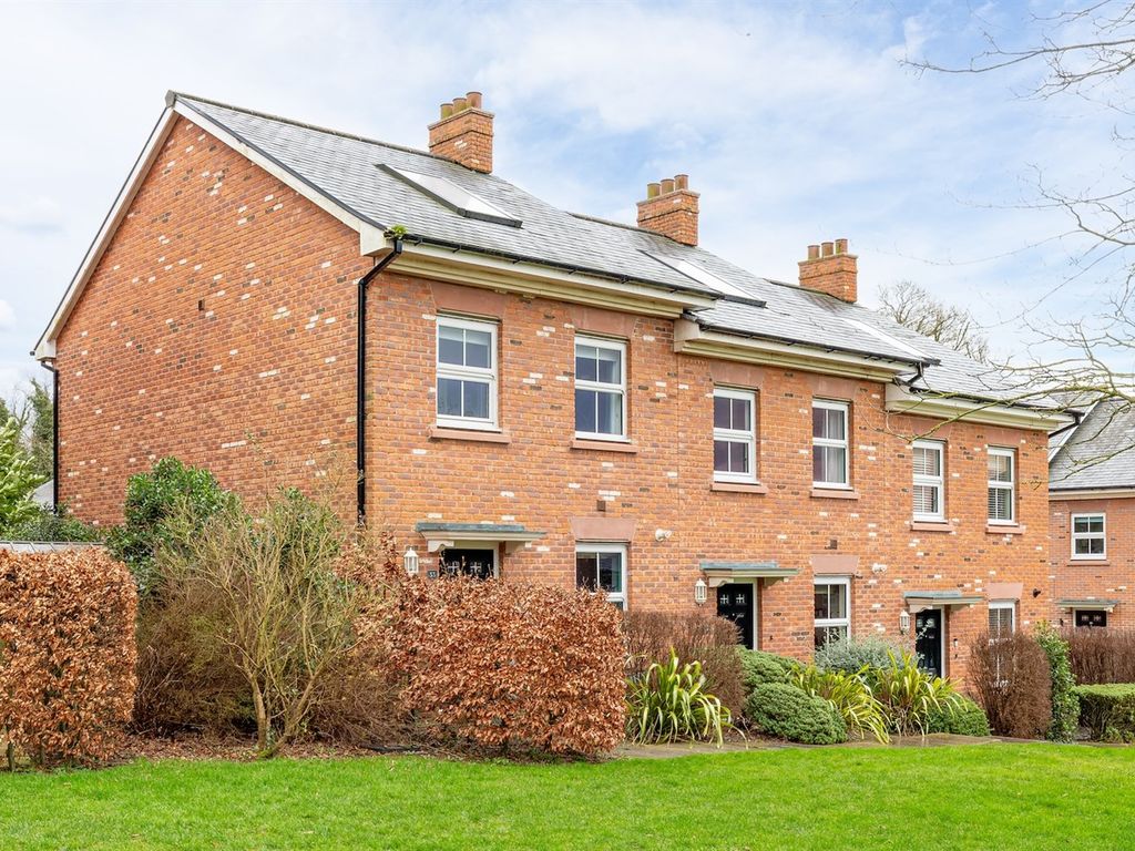 3 bed semidetached house for sale in Oswalds Way, Tarporley CW6, £