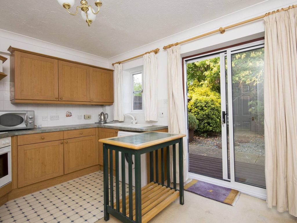 2 bed terraced house to rent in Gardenia Drive, West End, Woking GU24