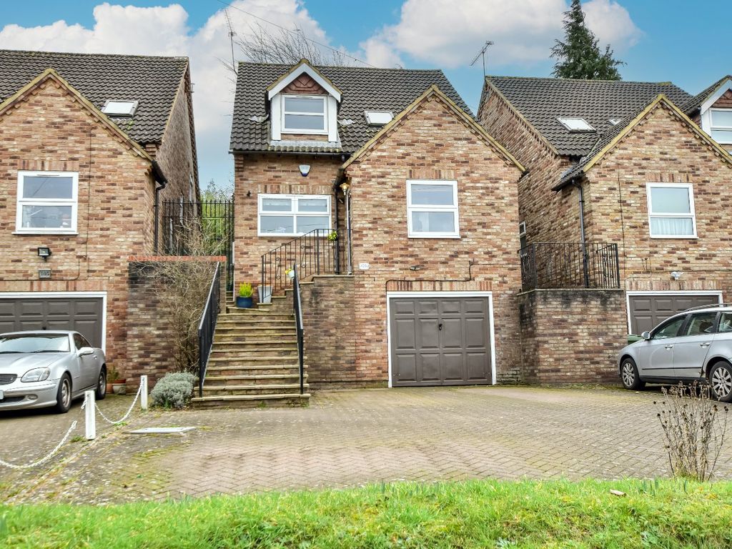 3 bed detached house for sale in Old Watford Road, Bricket Wood, St