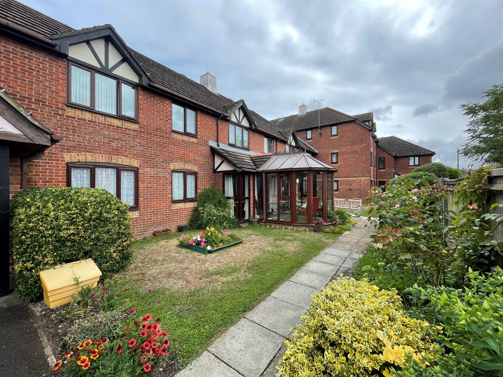 1 bed property for sale in The Crescent, Eastleigh SO50, £70,000 Zoopla