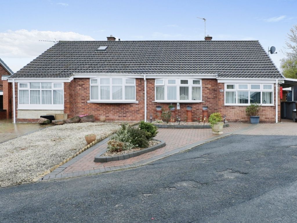 2 bed semidetached bungalow for sale in Heath Avenue, Killamarsh
