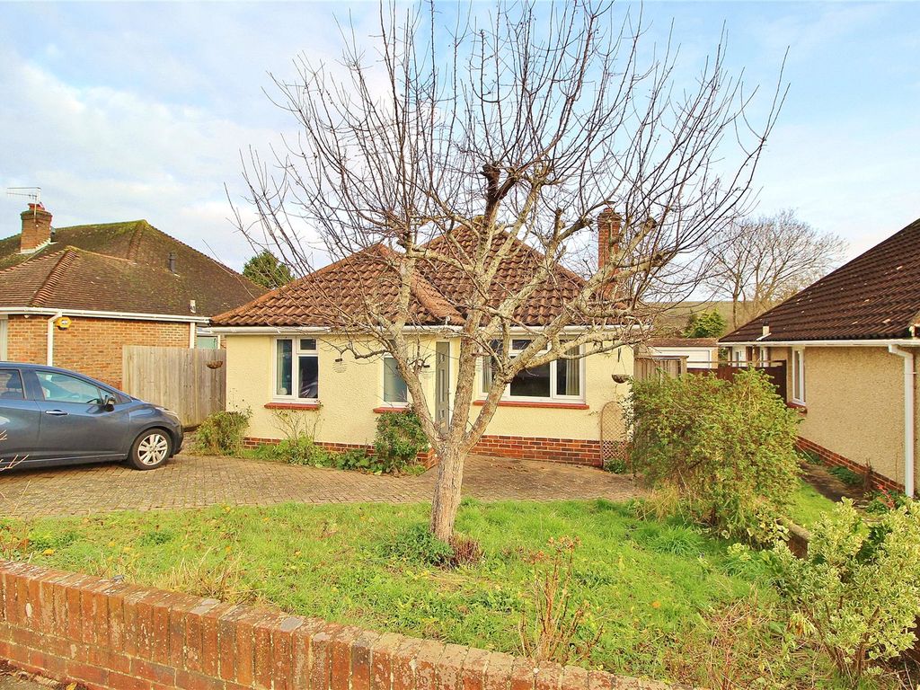 3 bed bungalow for sale in Hillview Road, Findon Valley, Worthing BN14