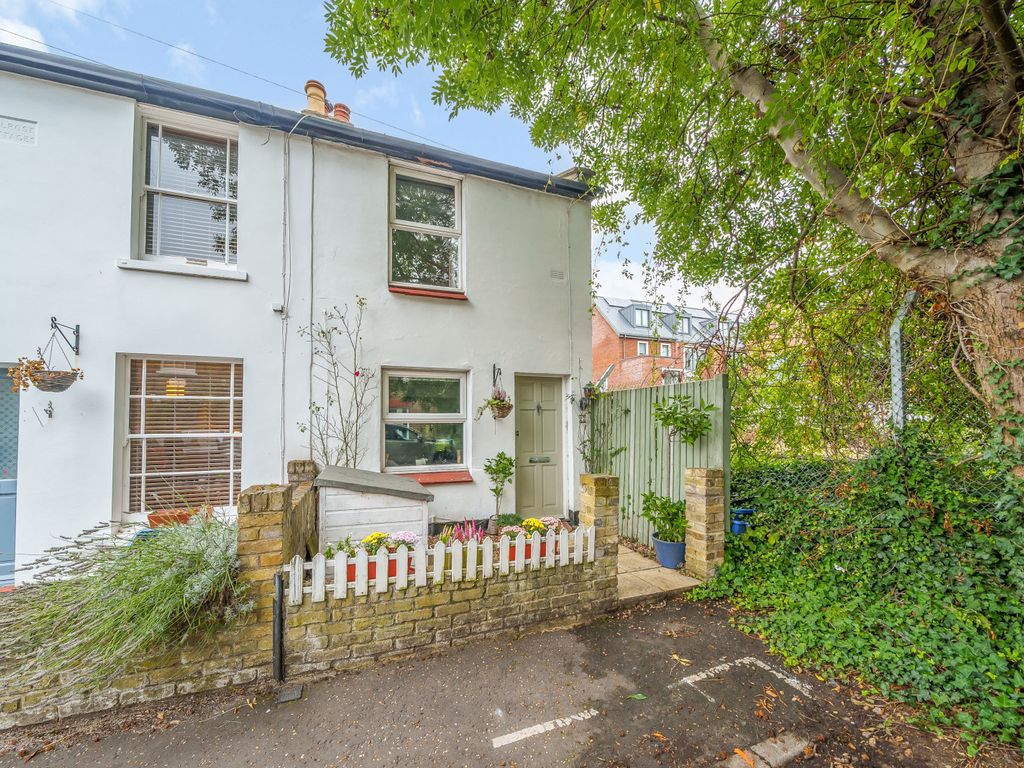 3 bed end terrace house for sale in Latimer Road, Teddington TW11, £