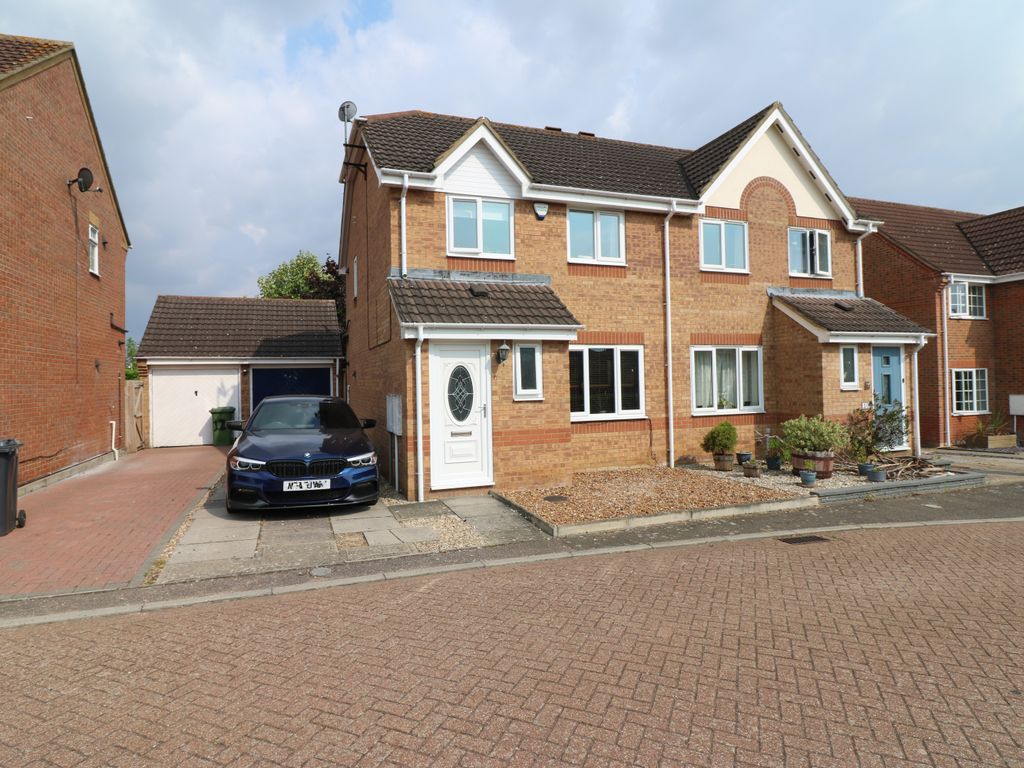 3 bed semidetached house to rent in Gorse Close, Scarning NR19 Zoopla