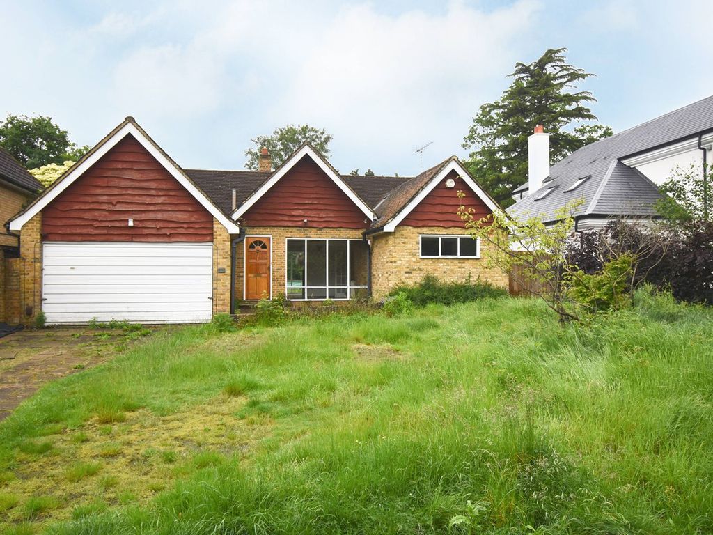 3 bed bungalow for sale in Eastwick Road, Hersham, WaltonOnThames