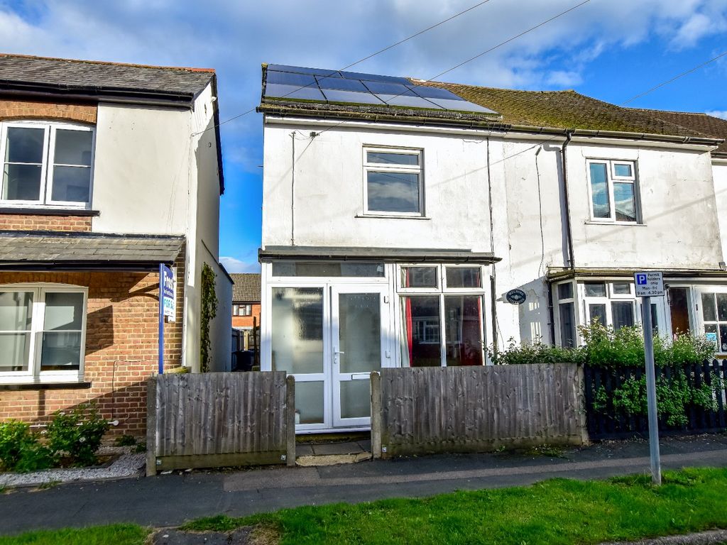 3 bed semidetached house for sale in Pineapple Road, Amersham, Bucks