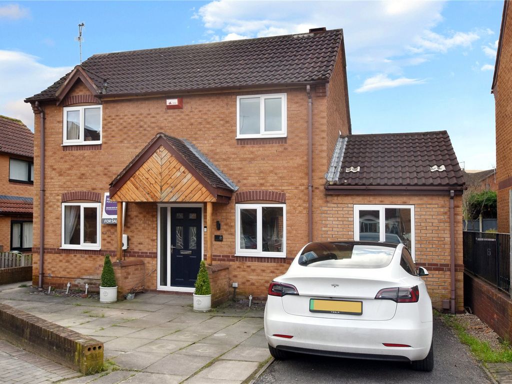3 bed detached house for sale in Ibbetson Close, Churwell, Morley