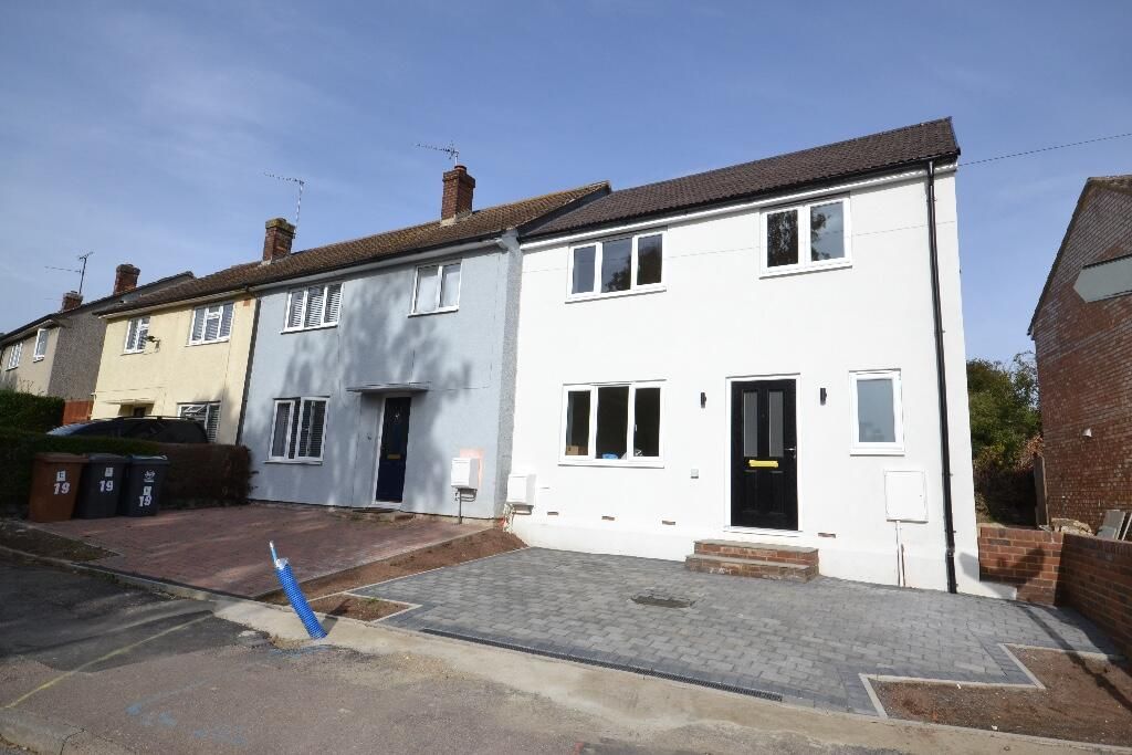 3 bed semidetached house for sale in Norfolk Way, Stortford