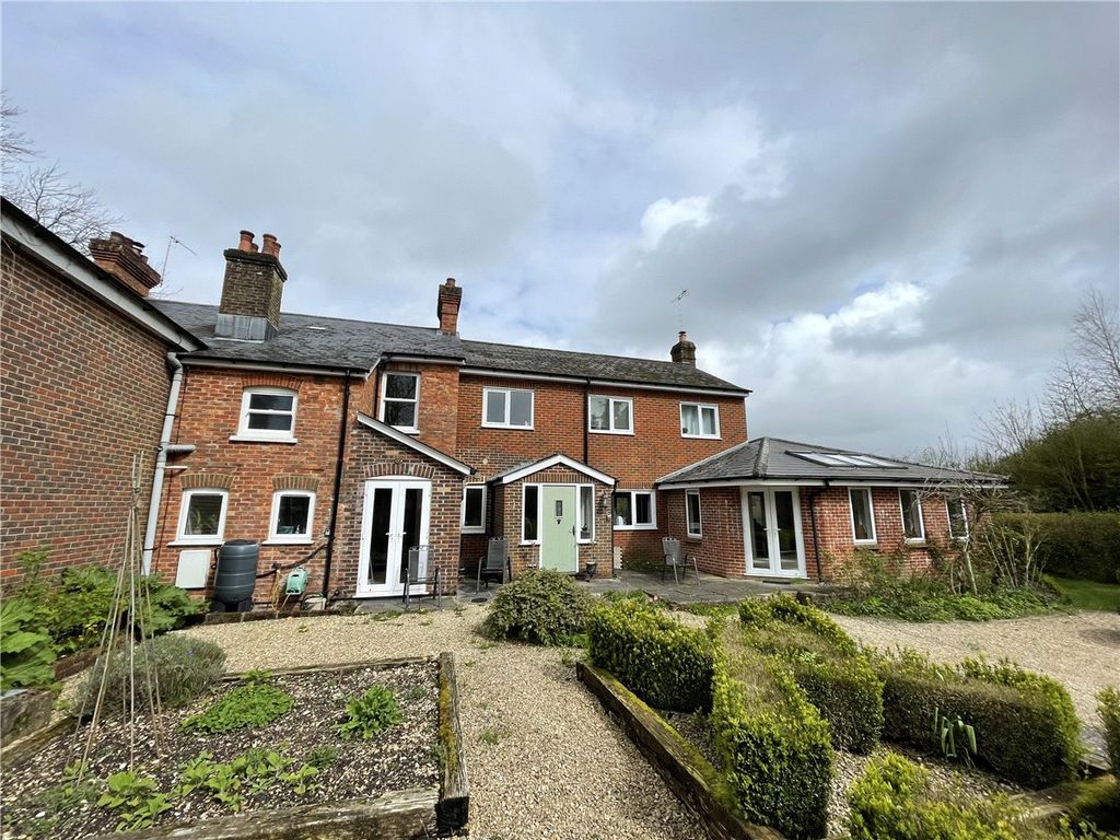 5 bed semidetached house to rent in Newton Tony, Salisbury, Wiltshire