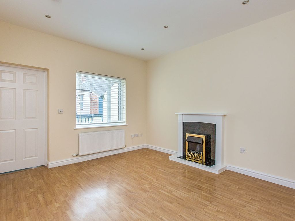 2 bed flat to rent in Hough Lane, Leyland PR25 Zoopla