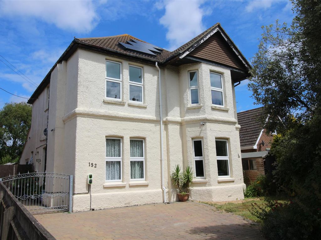5 bed detached house for sale in Gore Road, New Milton, Hampshire BH25