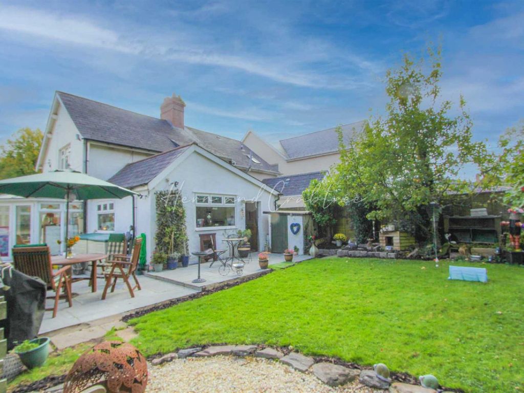 2 bed semidetached house for sale in Smithfield Cottages, Blacksmiths