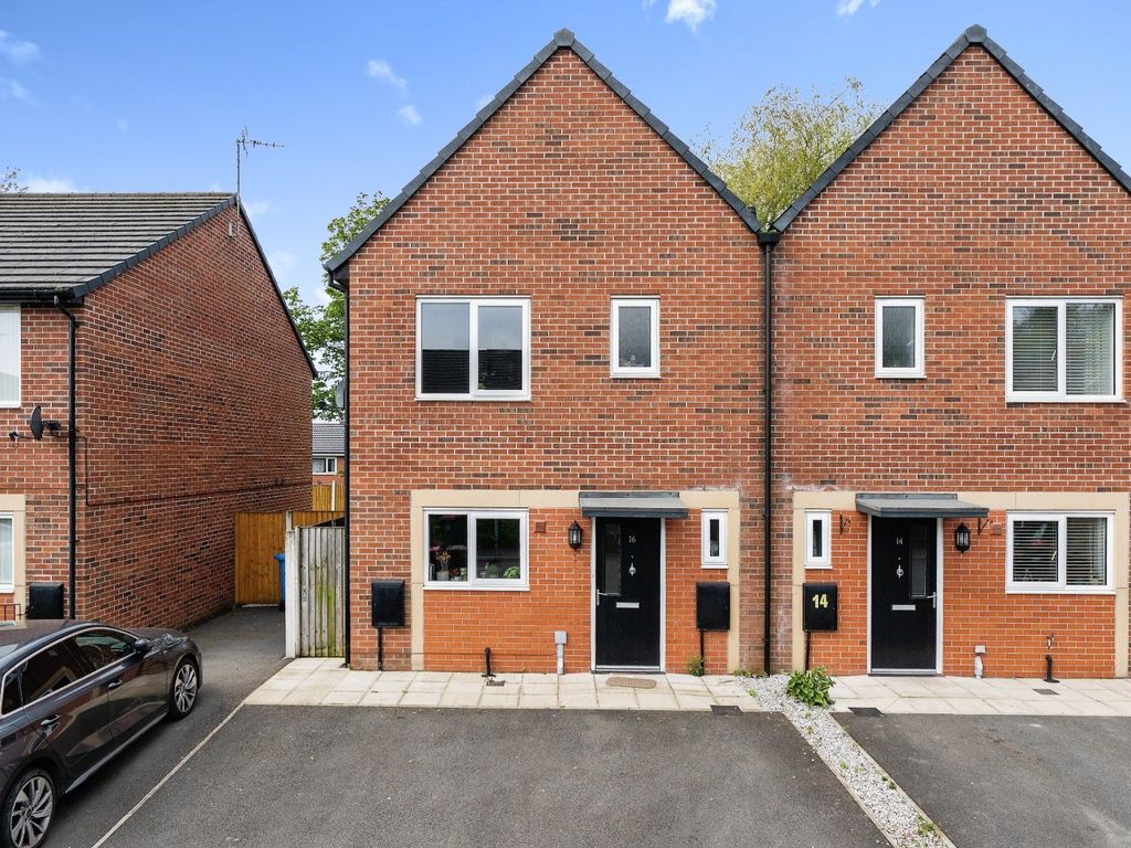 3 bed semidetached house for sale in Innings Drive, Salford, Greater